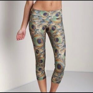 REVOLVE SzS/M Onzie Peacock motif crops EUC